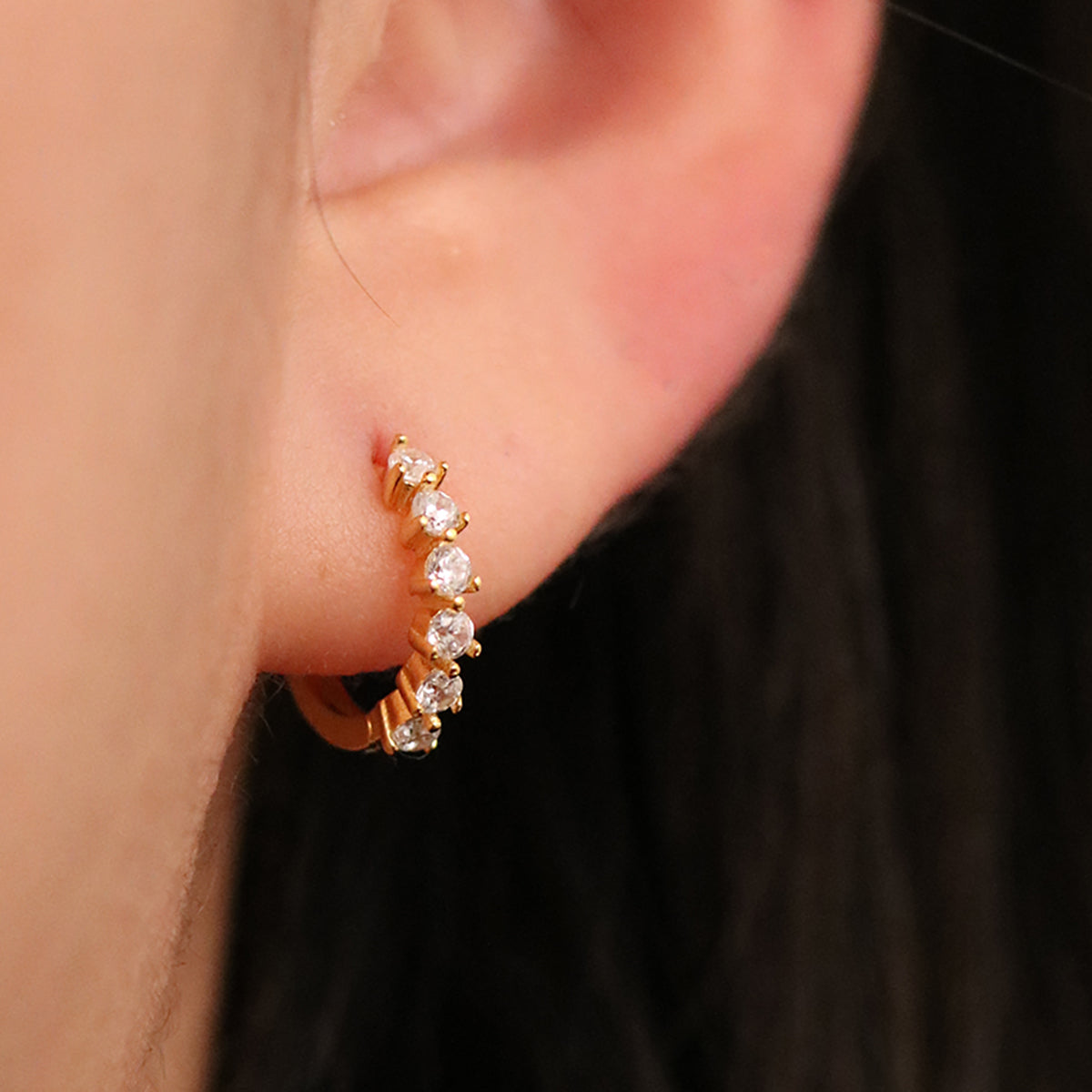 Cubic bunch huggie earrings-2