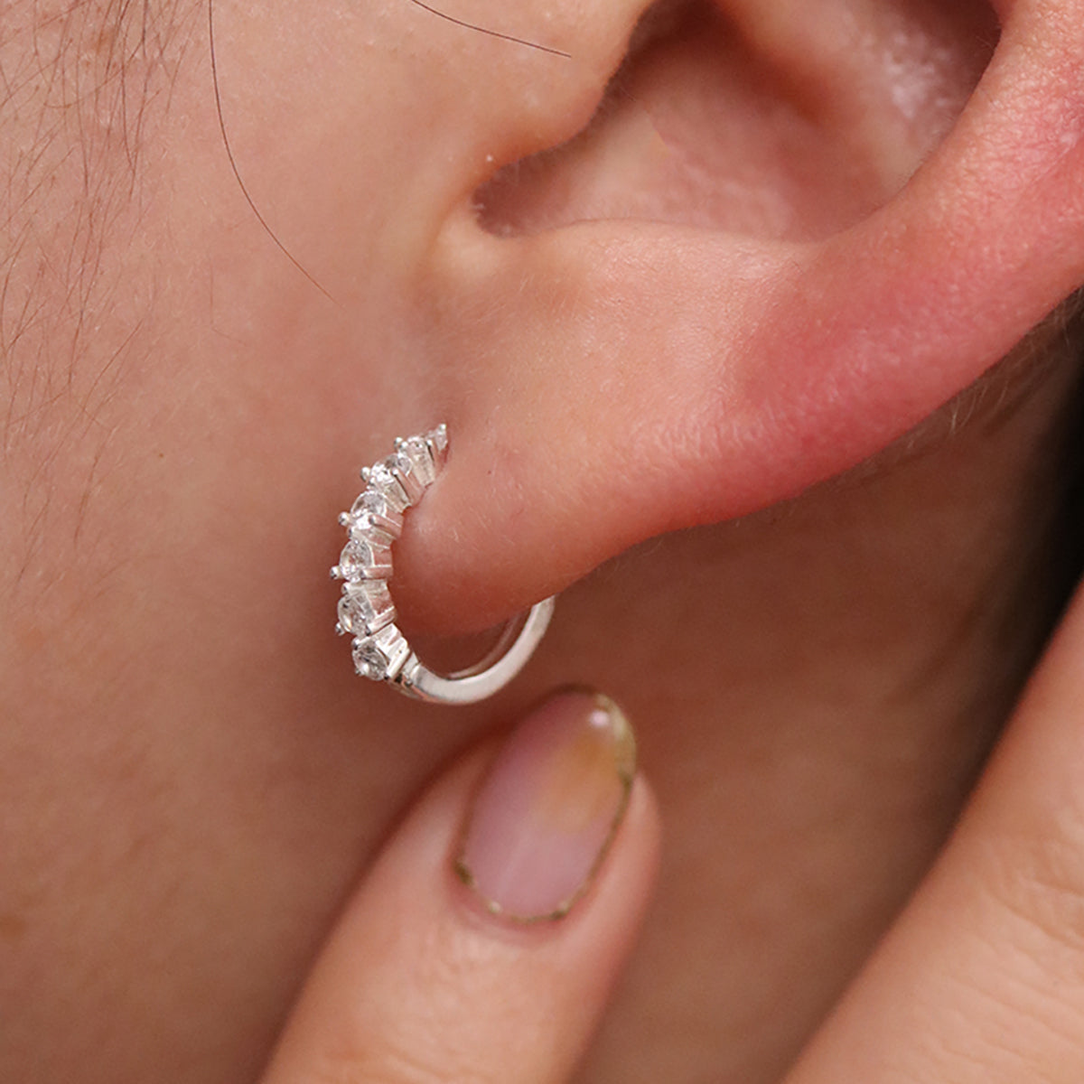 Cubic bunch huggie earrings-3