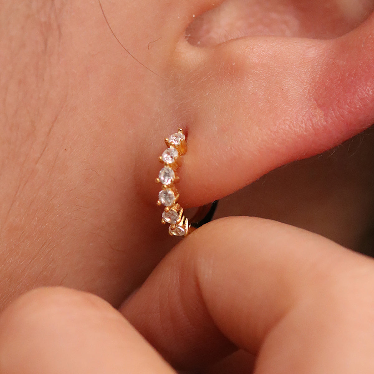 Cubic bunch huggie earrings-1